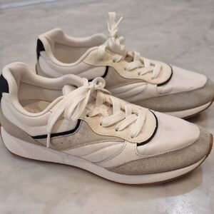 Freely Wom Millie White Gray‎ Casual Sneakers Sz 10B Suede Accent Tennis Shoe